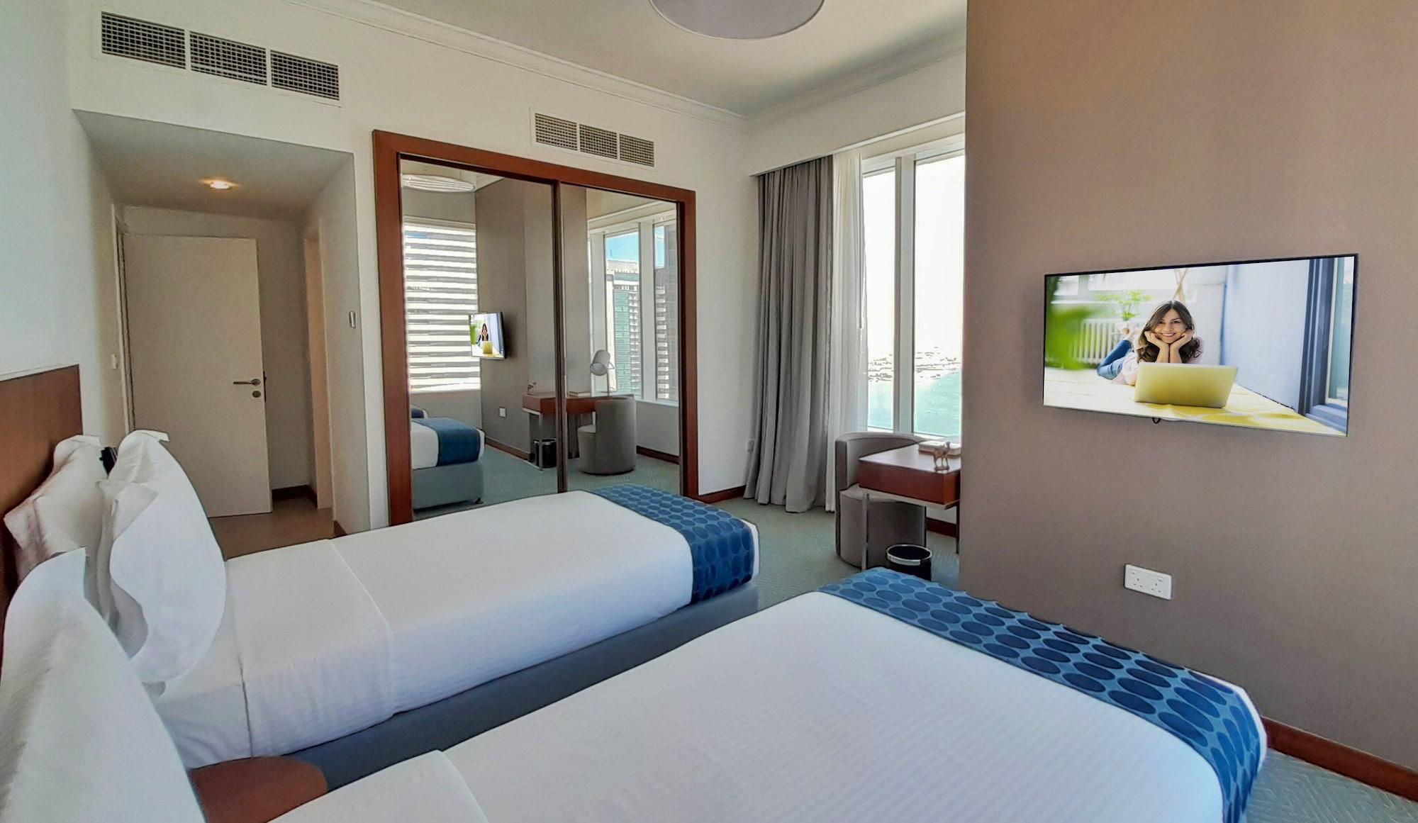 Somerset West Bay Доха Экстерьер фото A bedroom at the hotel