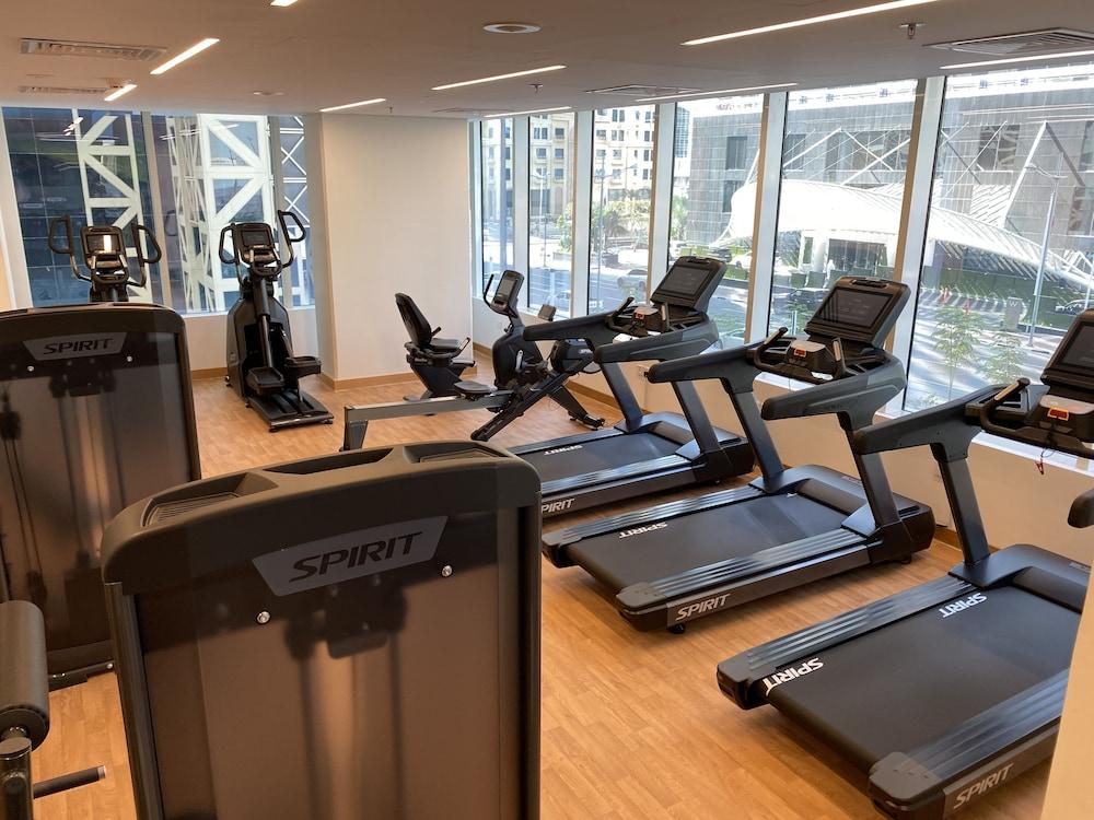 Somerset West Bay Доха Экстерьер фото A gym in a hotel