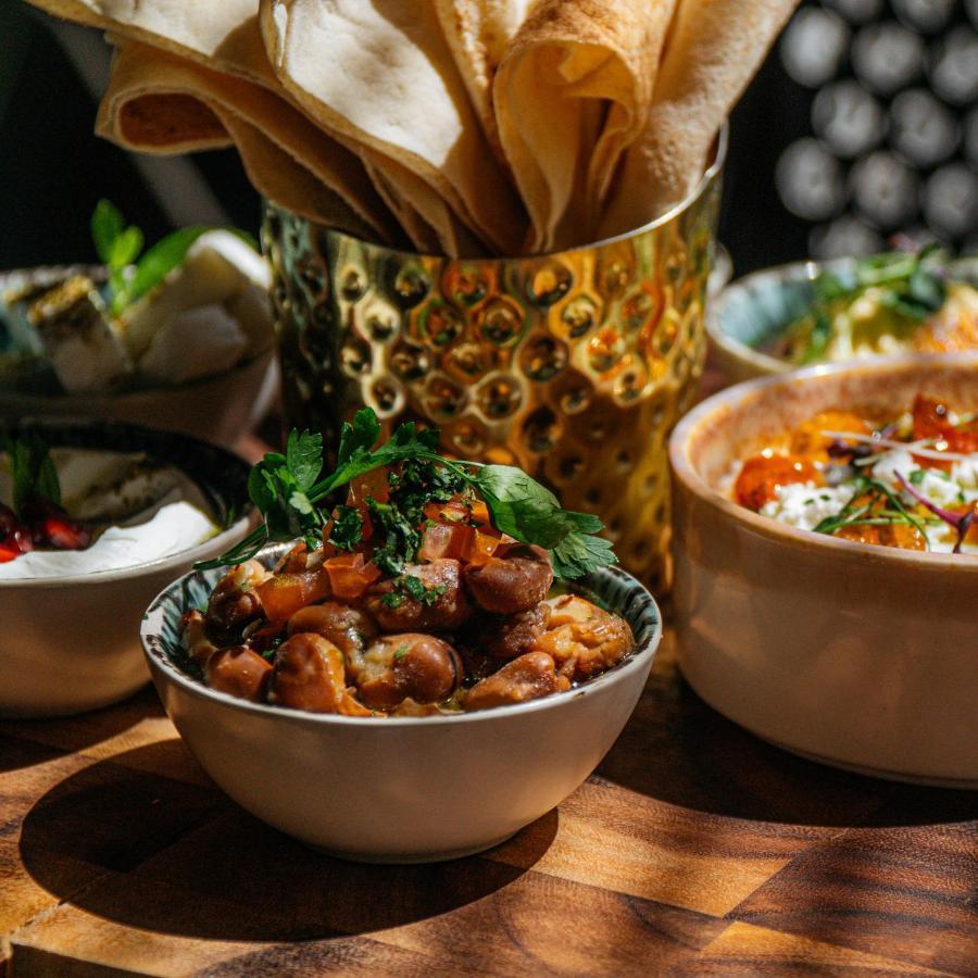 Somerset West Bay Доха Экстерьер фото A bowl of hummus