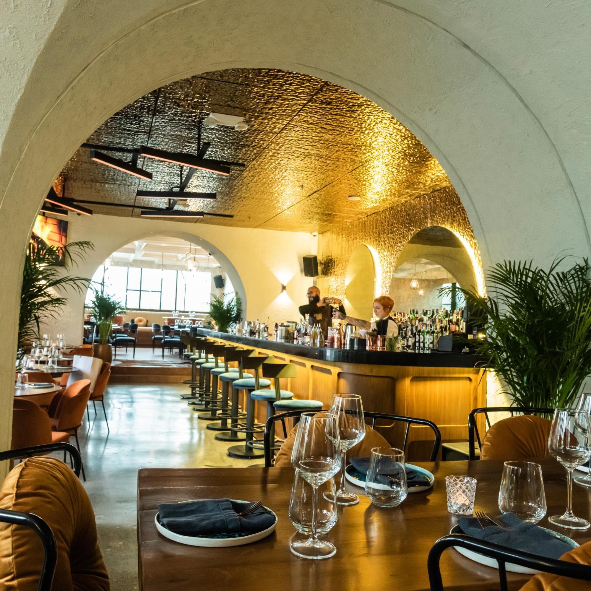 Somerset West Bay Доха Экстерьер фото The interior of the restaurant