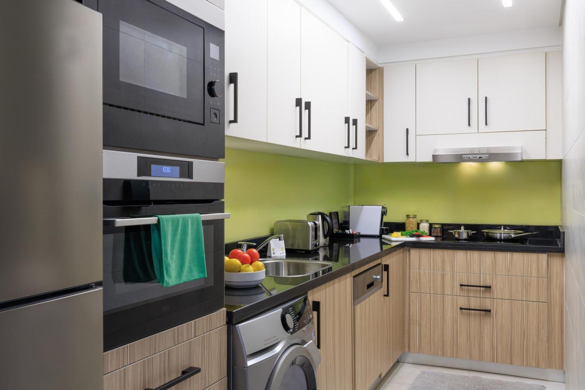 Somerset West Bay Доха Экстерьер фото A modern kitchen