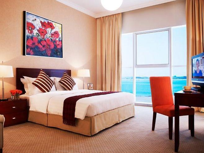 Somerset West Bay Доха Экстерьер фото A bedroom in a hotel