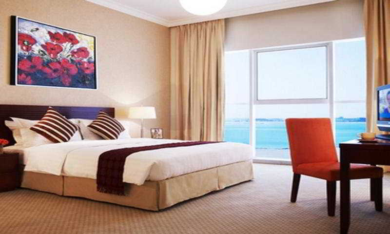 Somerset West Bay Доха Экстерьер фото A bedroom at the hotel