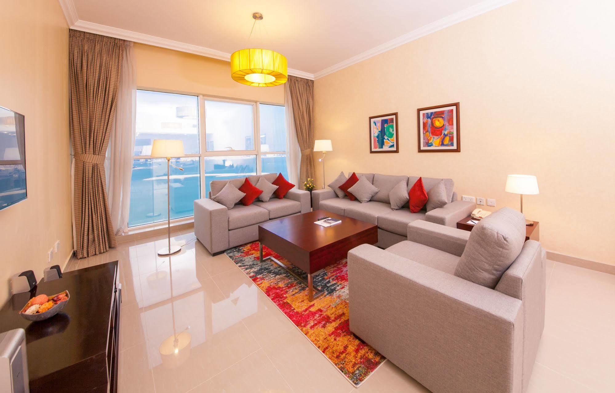 Somerset West Bay Доха Экстерьер фото Living room