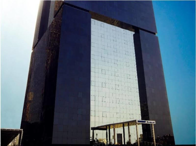 Somerset West Bay Доха Экстерьер фото The 100-metre-high (330 ft) mirror at the Teide Observatory